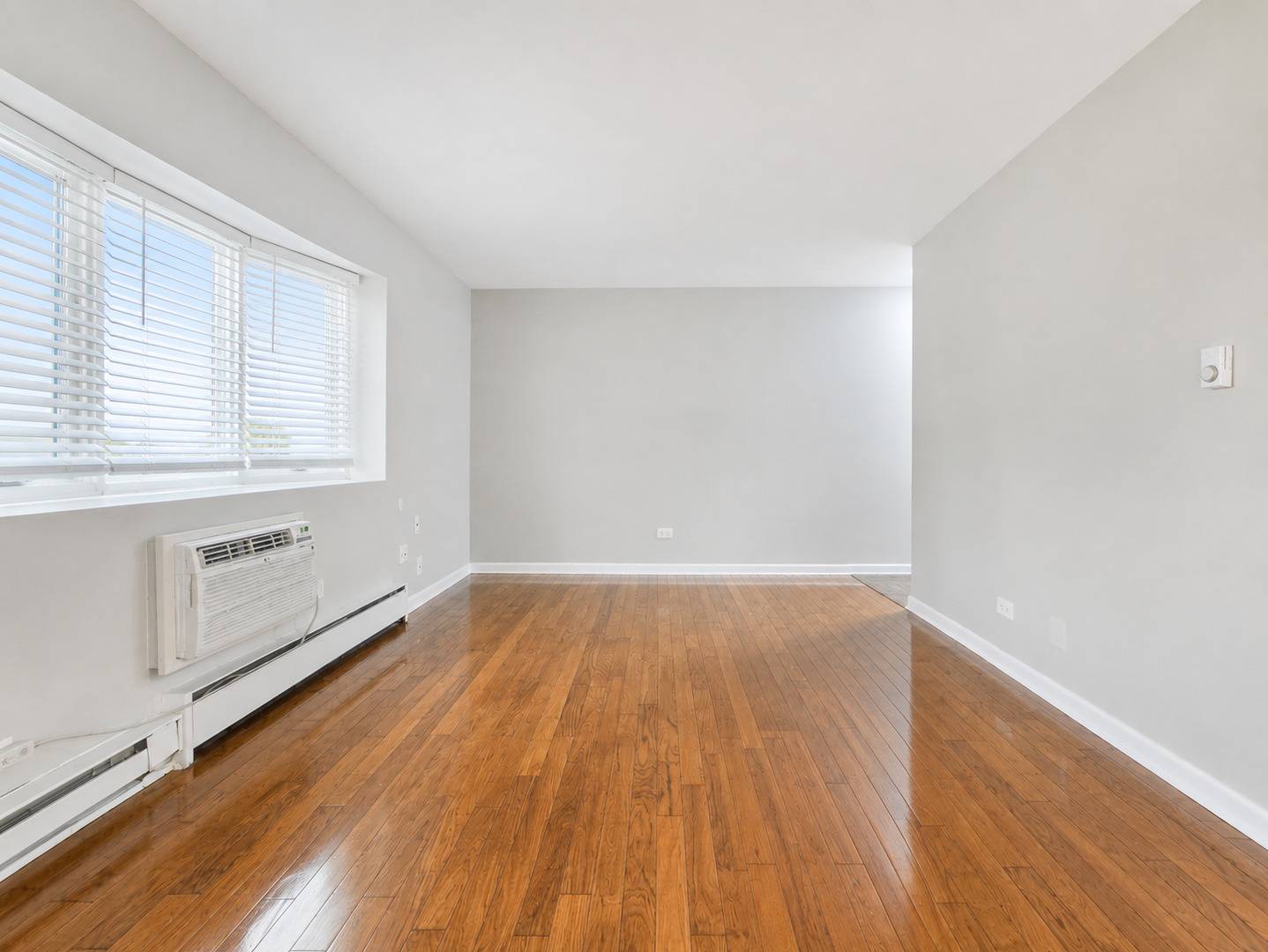 5920 N Kenmore AVE #202, Chicago, IL 60660