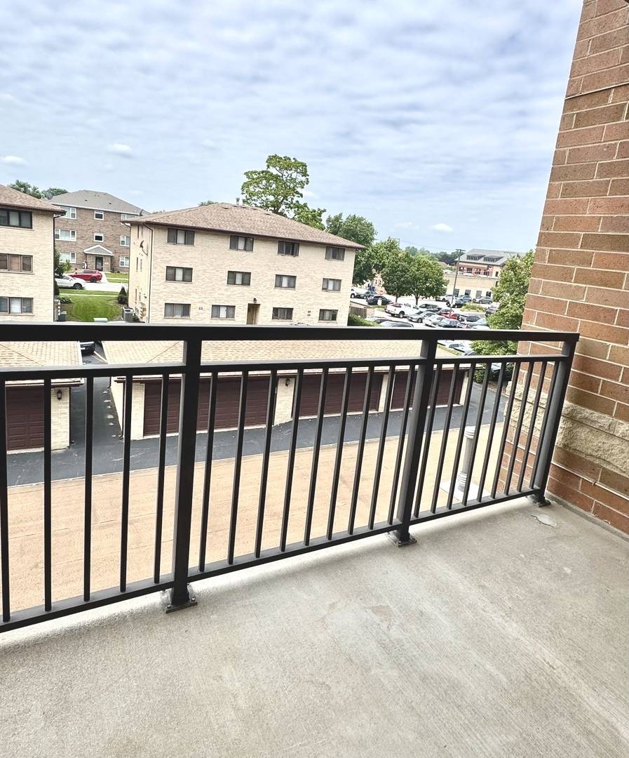 9530 Cook AVE #305, Oak Lawn, IL 60453