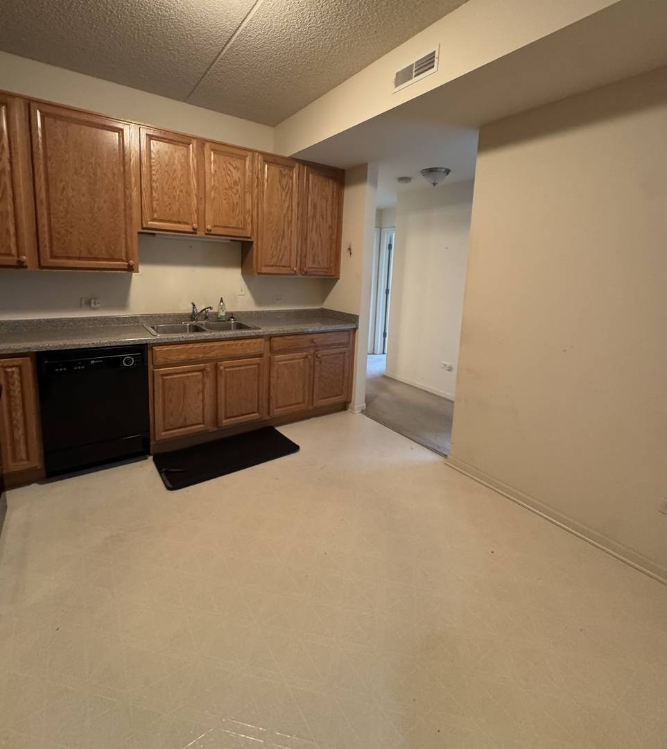 9530 Cook AVE #305, Oak Lawn, IL 60453