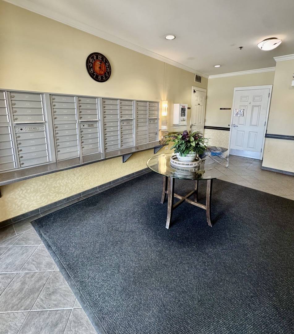 9530 Cook AVE #305, Oak Lawn, IL 60453