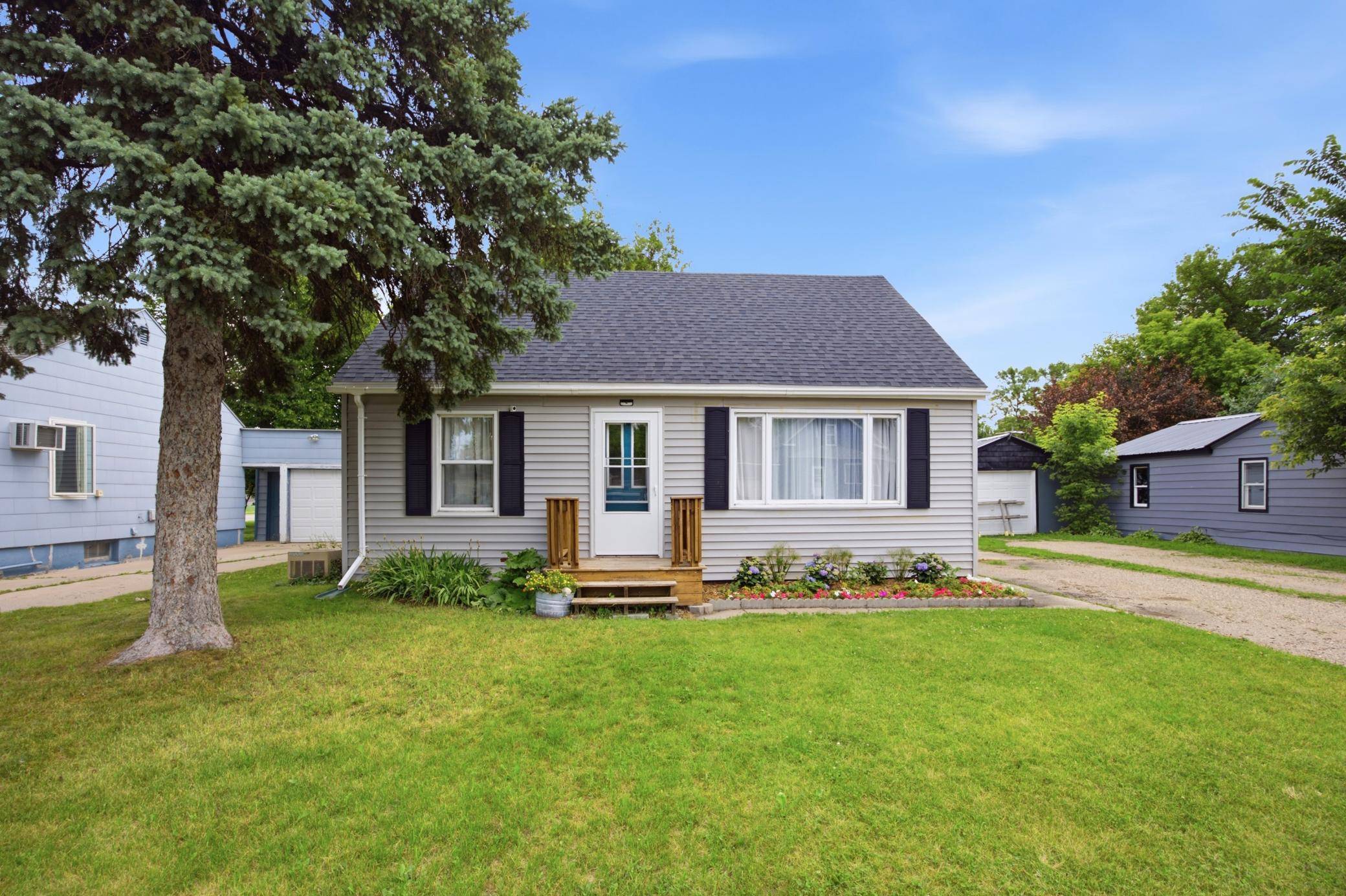 109 2nd ST NW, Dilworth, MN 56529