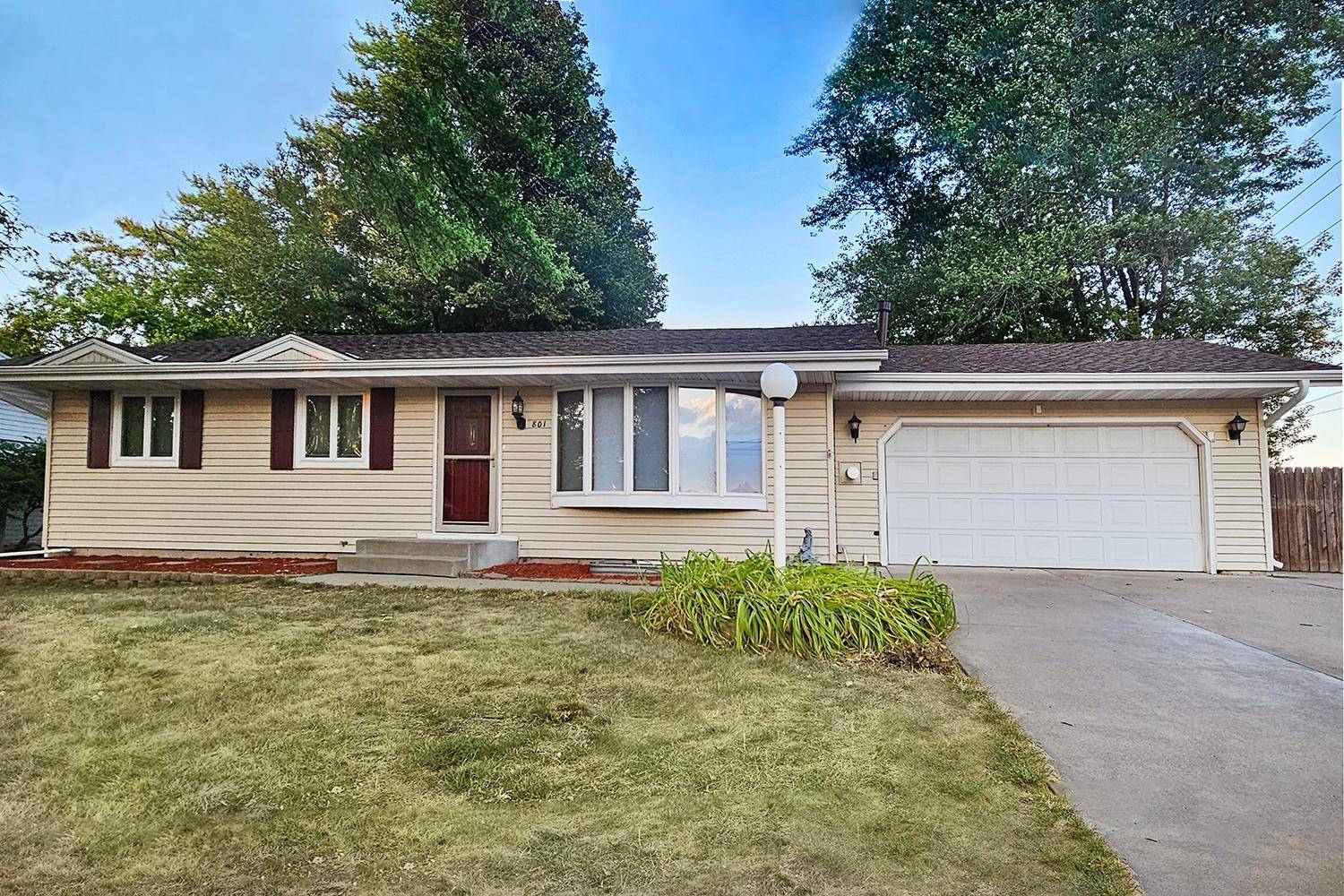 801 Continental DR, New Brighton, MN 55112