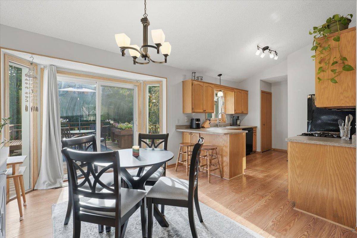 558 Hyde AVE N, Mahtomedi, MN 55115
