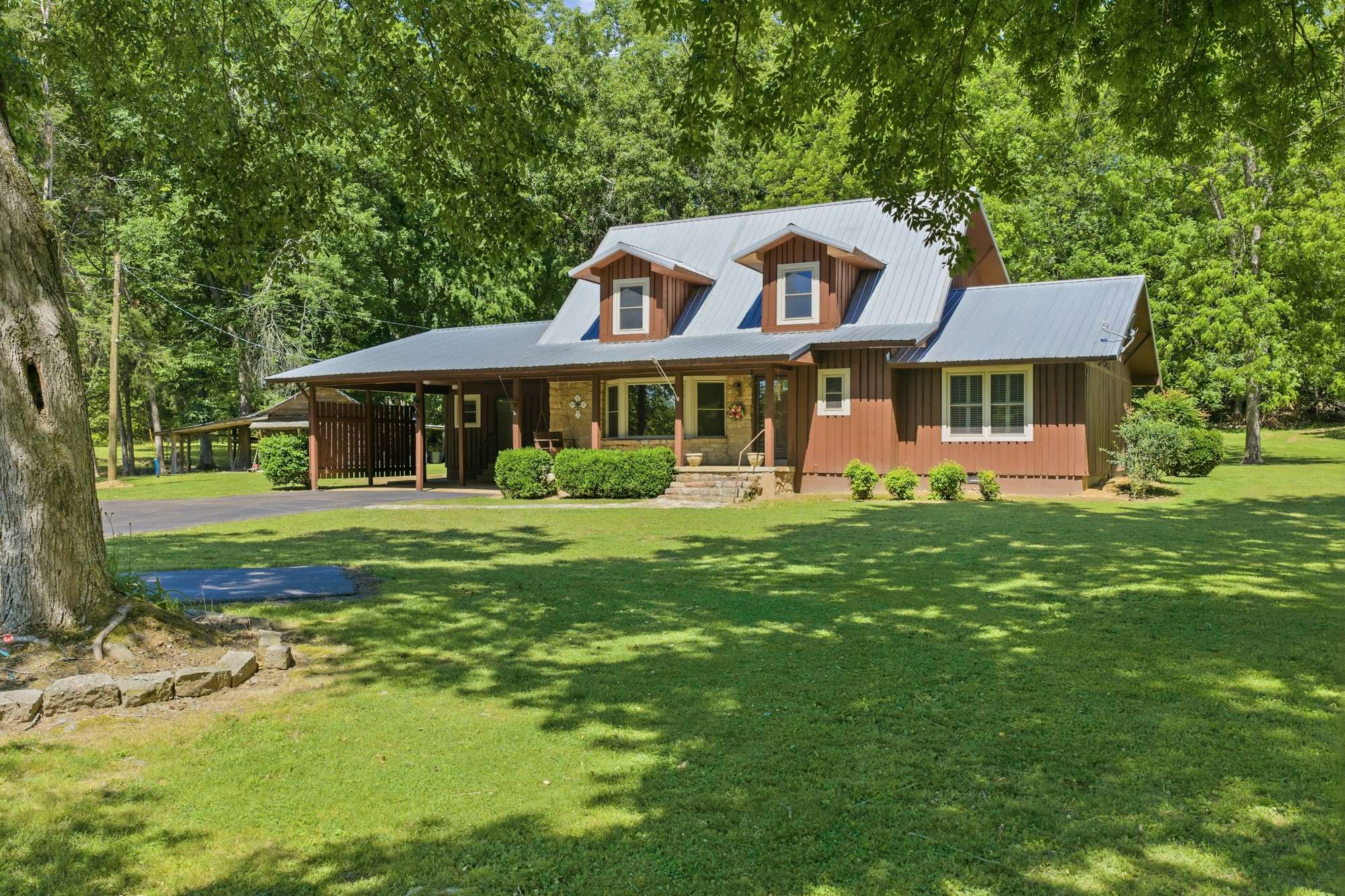 8932 Mount Carmel Rd, Decaturville, TN 38329
