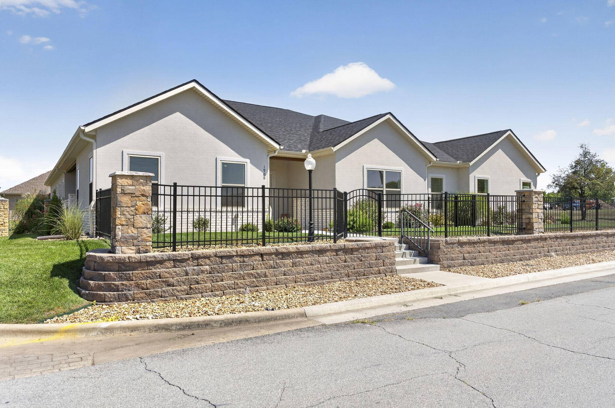 1908/1910 Buena Vista AVE, Carthage, MO 64836