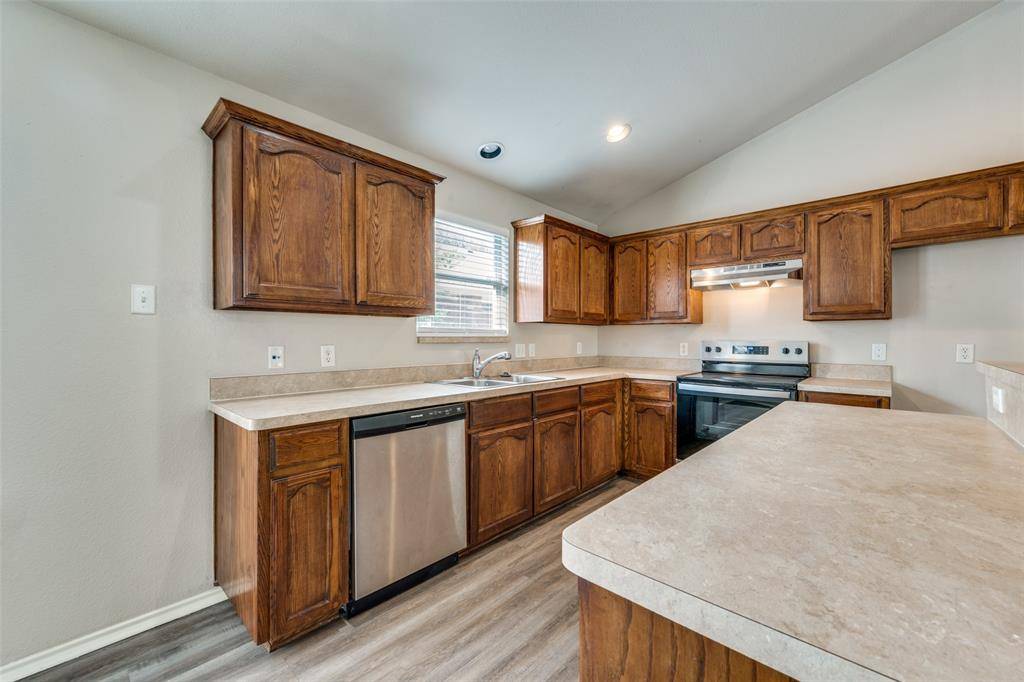 1105 Cottonwood Drive, Crowley, TX 76036