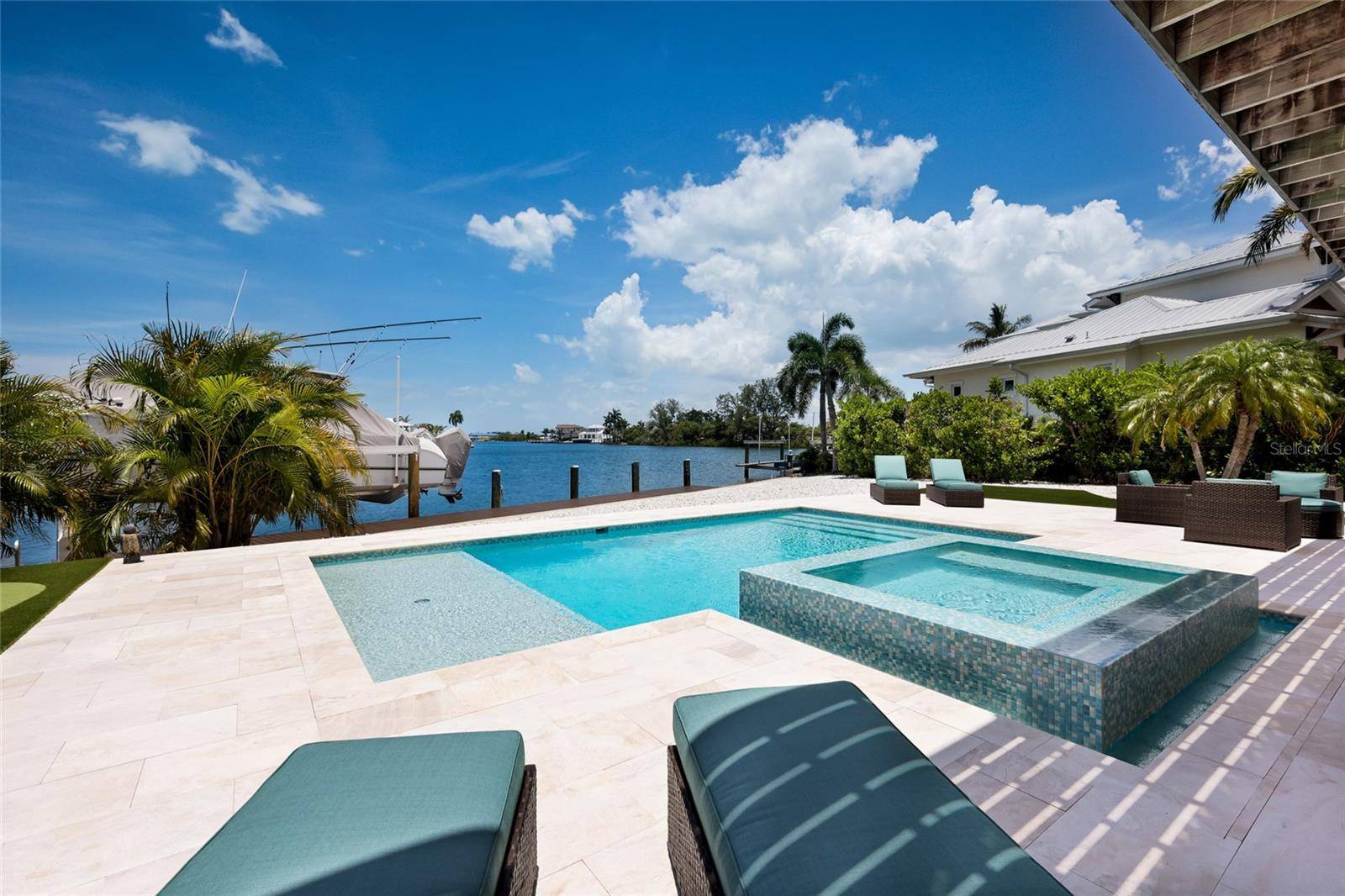 532 70TH ST, Holmes Beach, FL 34217
