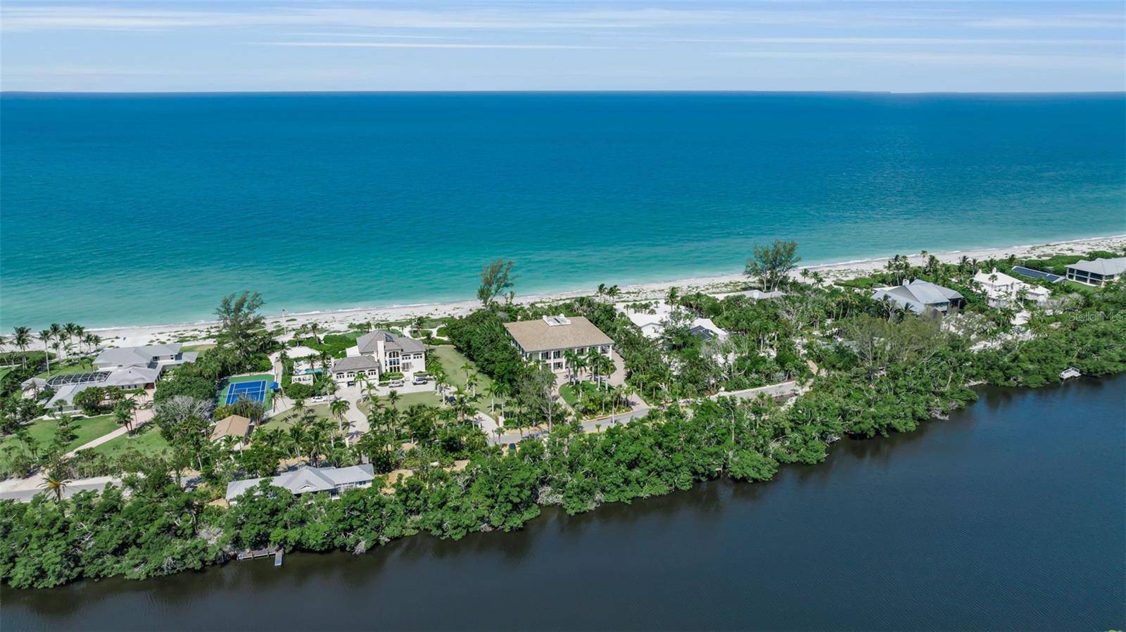 8132 SANDERLING RD, Sarasota, FL 34242