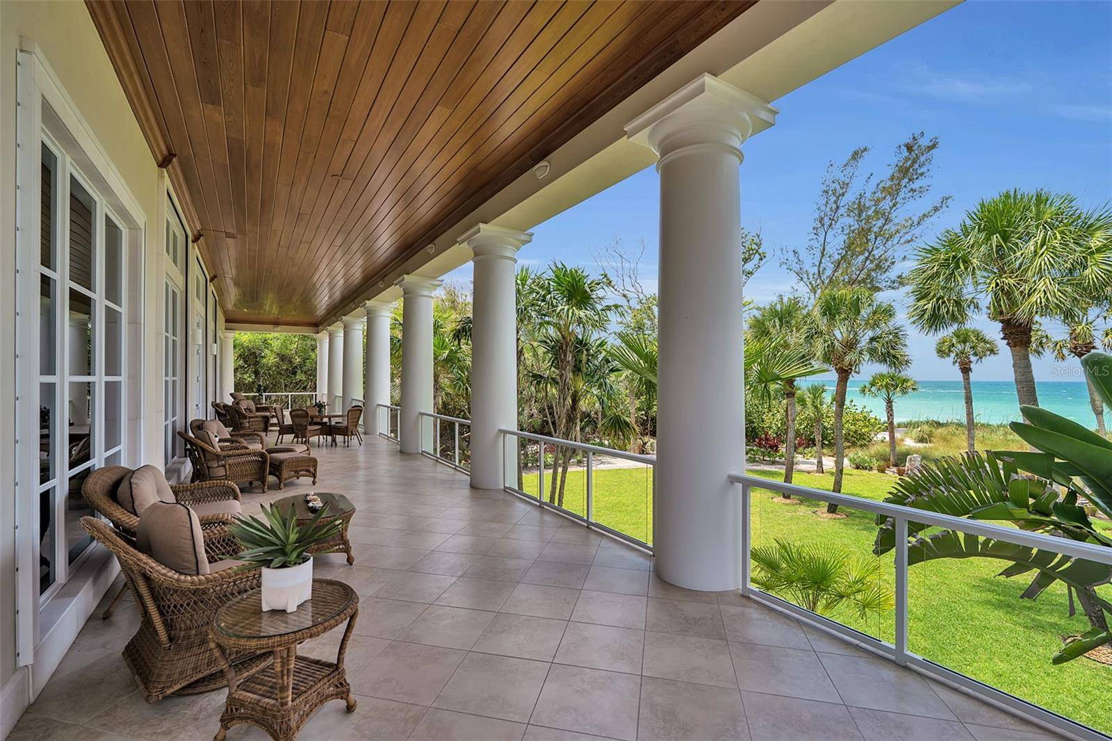 8132 SANDERLING RD, Sarasota, FL 34242