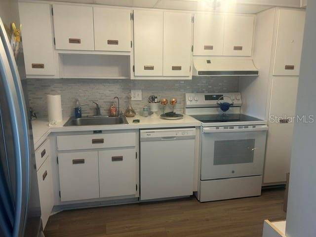 7461 W COUNTRY CLUB DR N #402, Sarasota, FL 34243