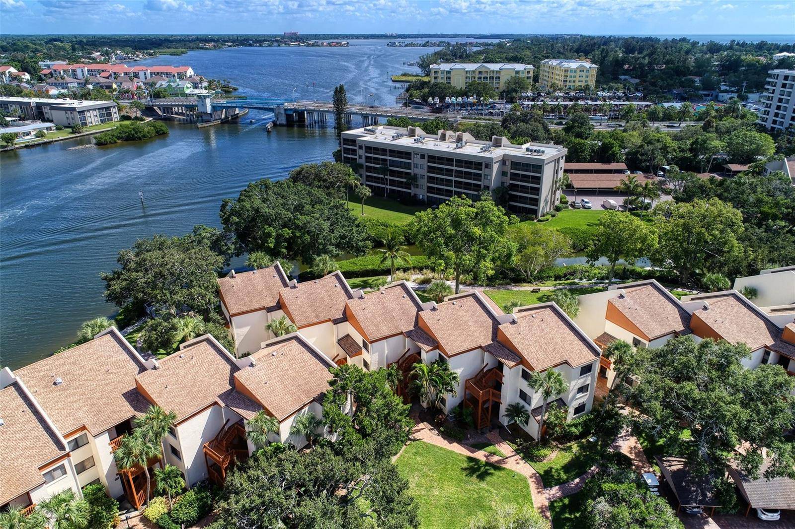 1800 COVE II PL #213, Sarasota, FL 34242