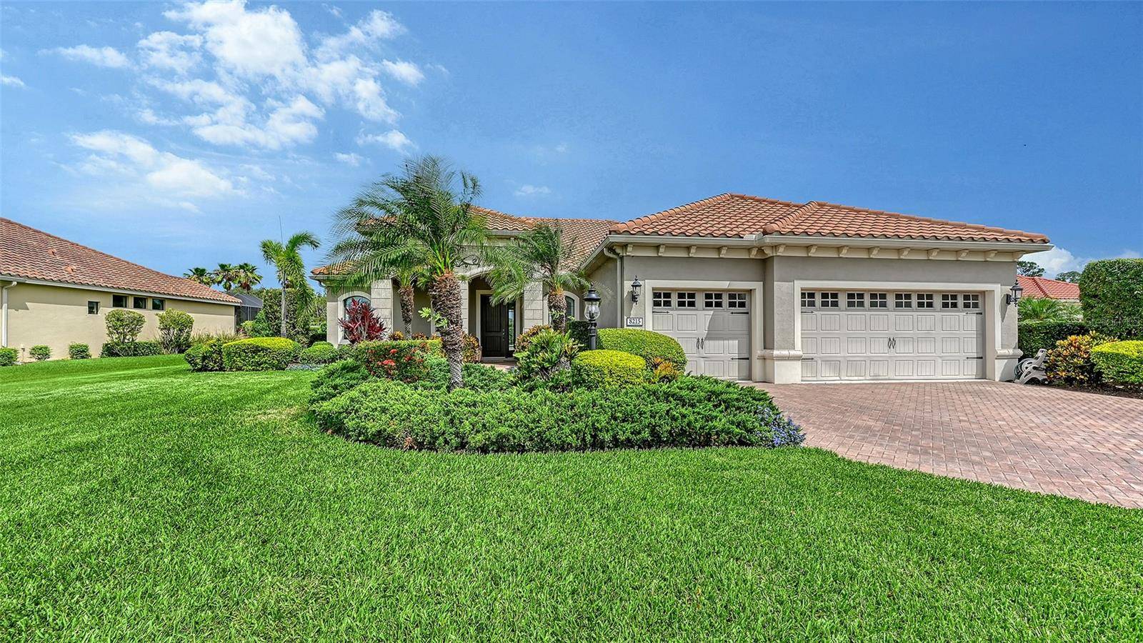 8215 LARKSPUR CIR, Sarasota, FL 34241