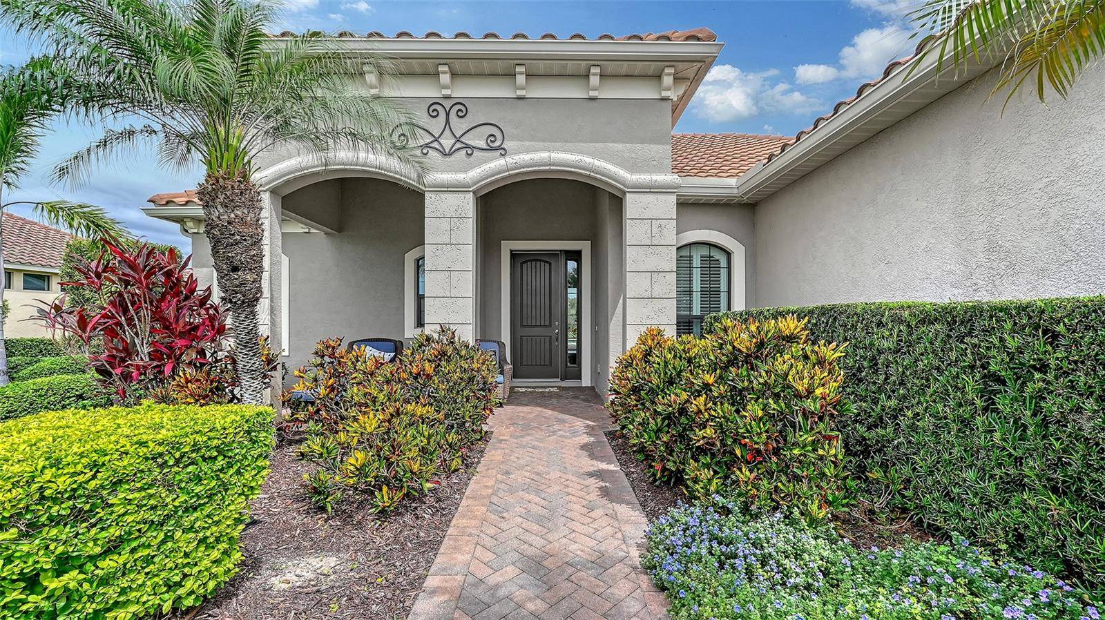 8215 LARKSPUR CIR, Sarasota, FL 34241