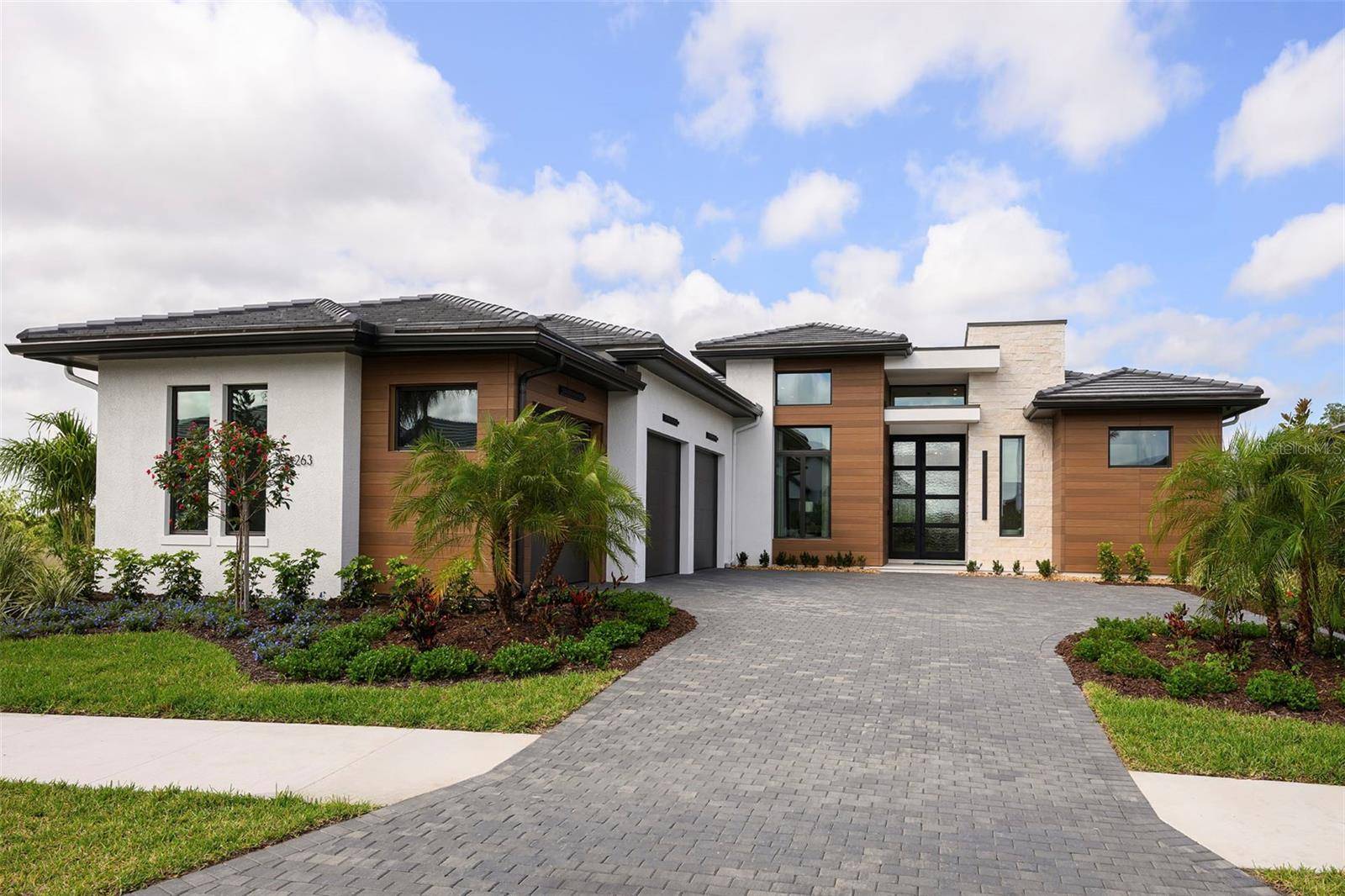 8613 SANDPOINT ST, Sarasota, FL 34240