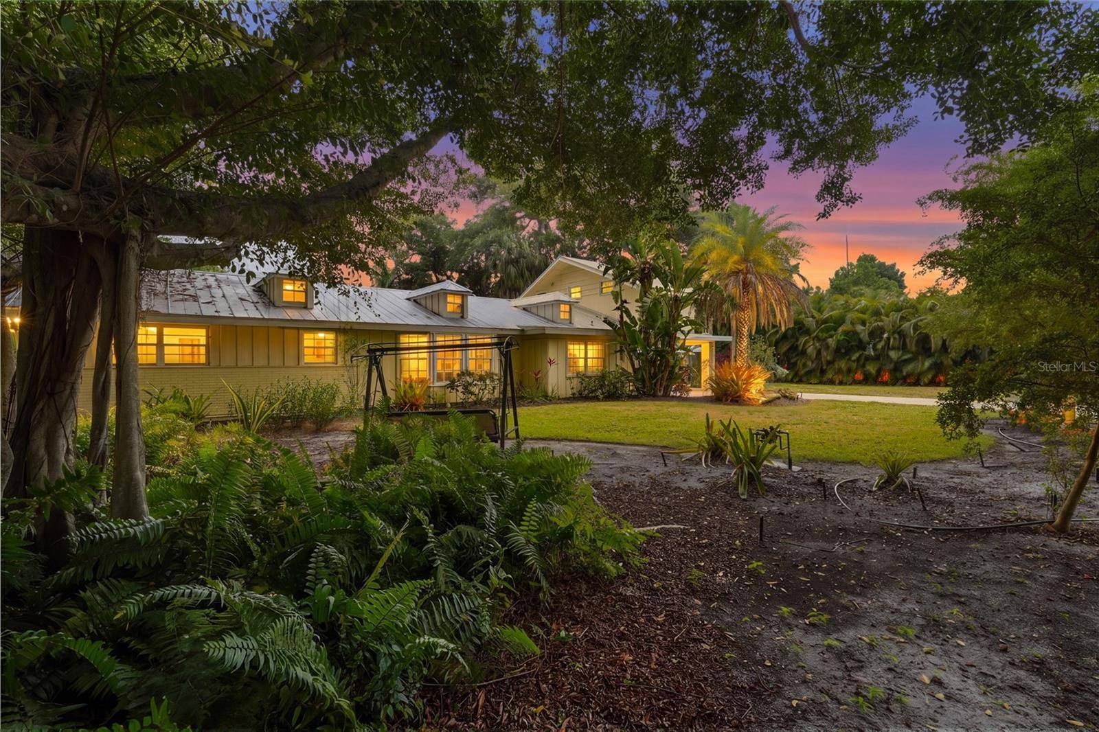 2480 ALAMEDA AVE, Sarasota, FL 34234