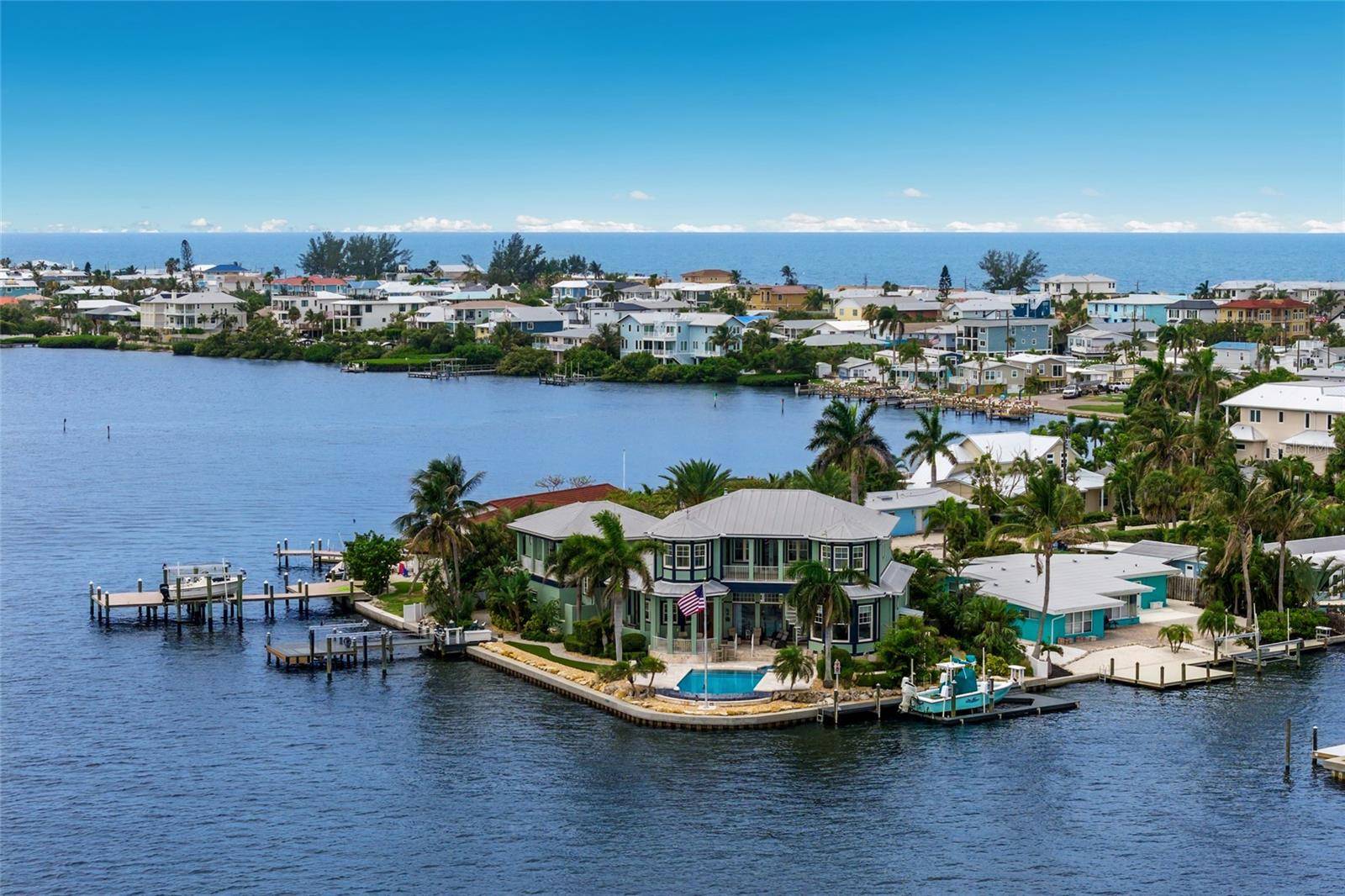 522 BAYVIEW DR, Holmes Beach, FL 34217