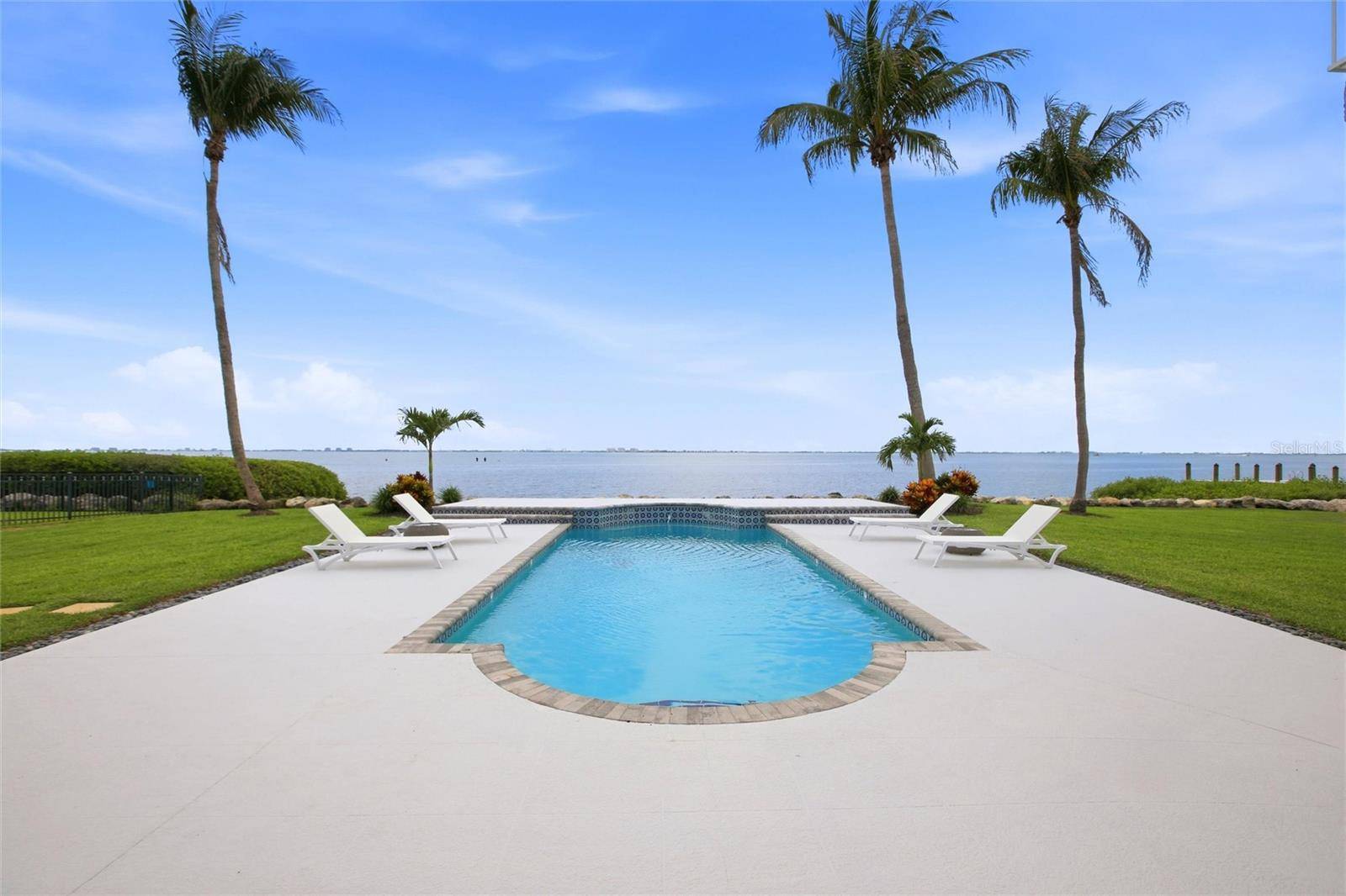 7524 WESTMORELAND DR, Sarasota, FL 34243
