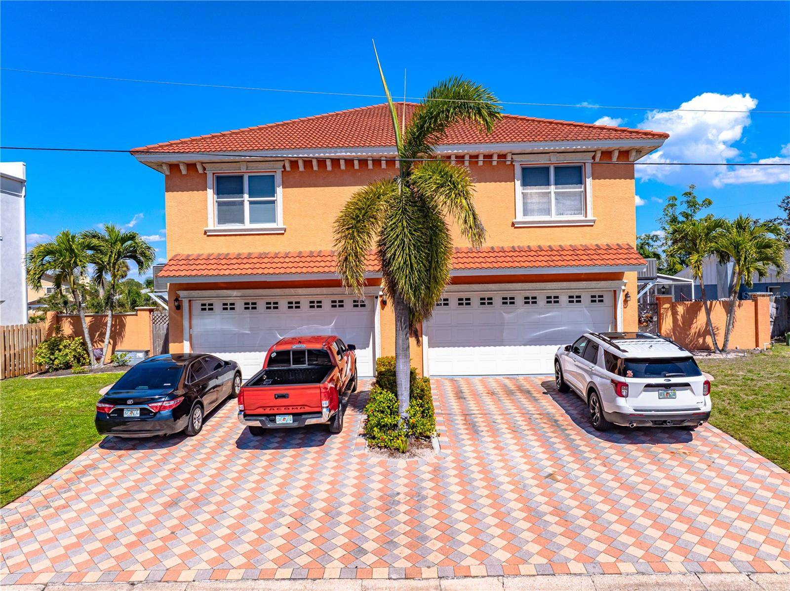 2119 & 2125 MONTCLAIR DR #1 & 2, Sarasota, FL 34231