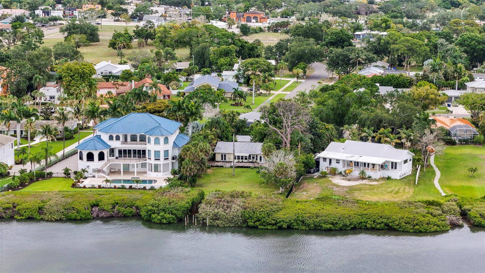 7538 WESTMORELAND DR, Sarasota, FL 34243