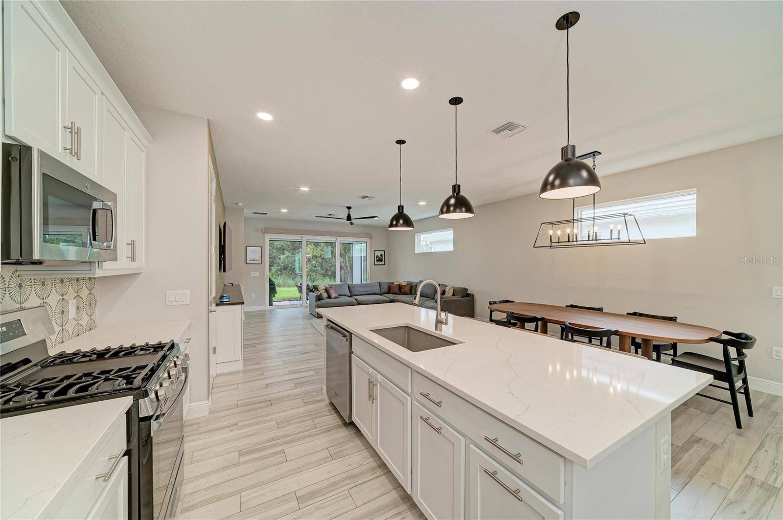 1079 WATERLINE CT, Sarasota, FL 34240
