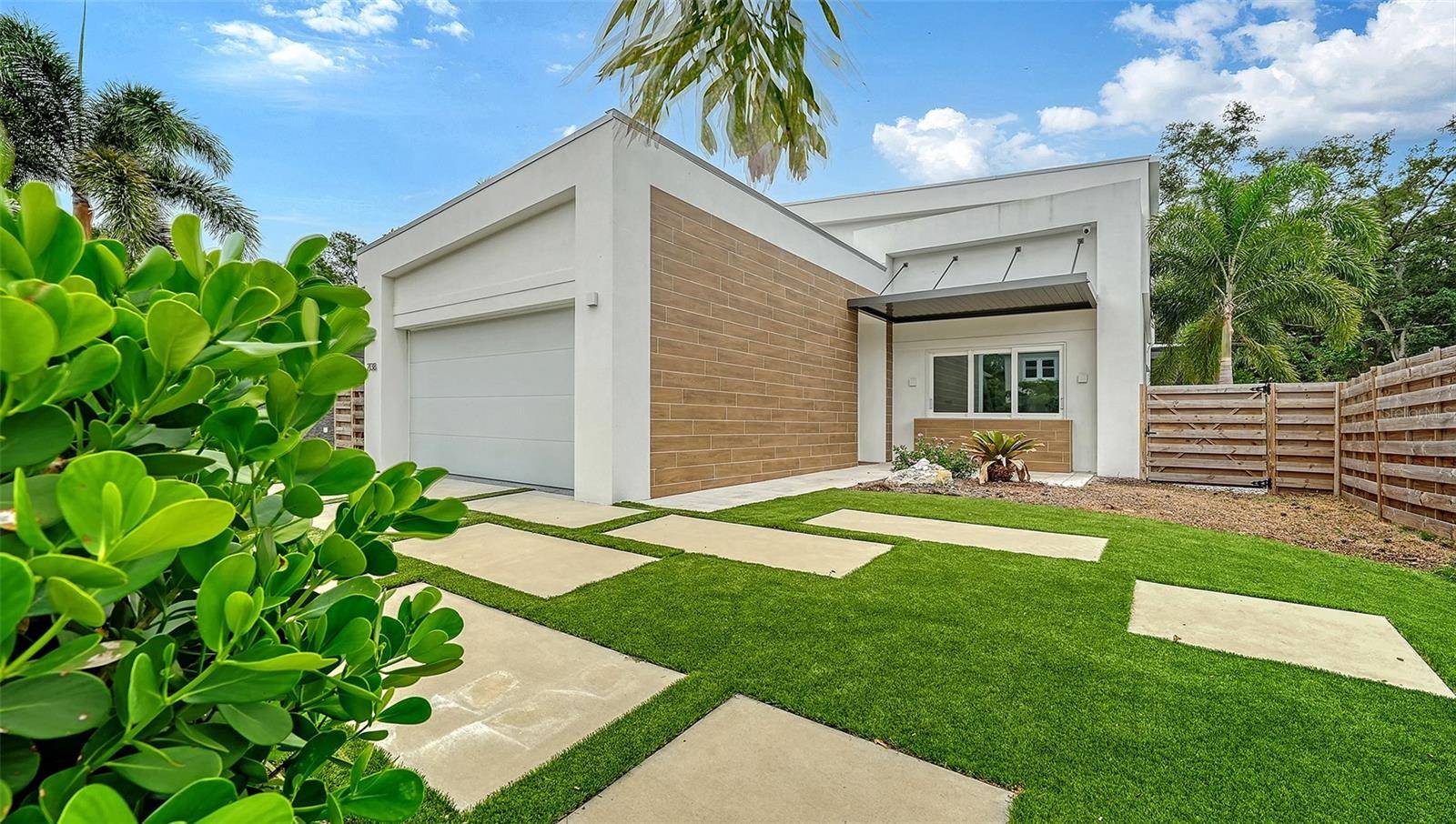 2138 HAWTHORNE ST, Sarasota, FL 34239