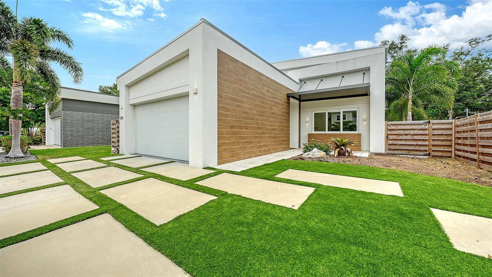 2138 HAWTHORNE ST, Sarasota, FL 34239