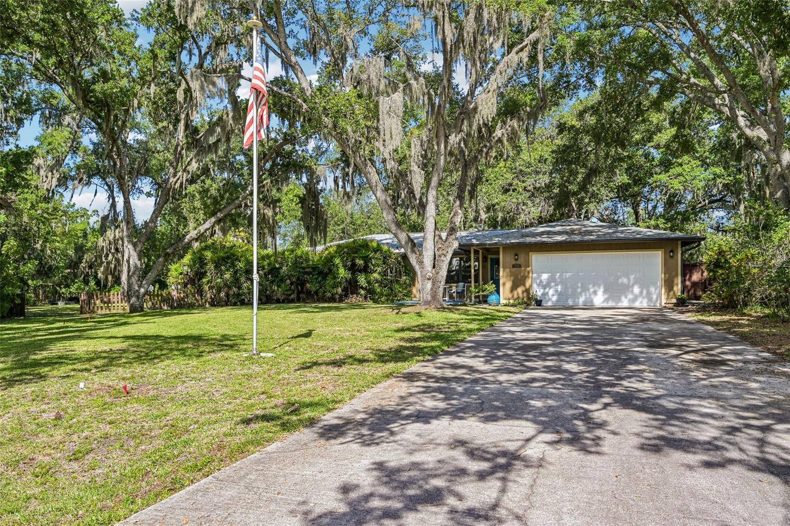 3304 SWAAN LN, Sarasota, FL 34235
