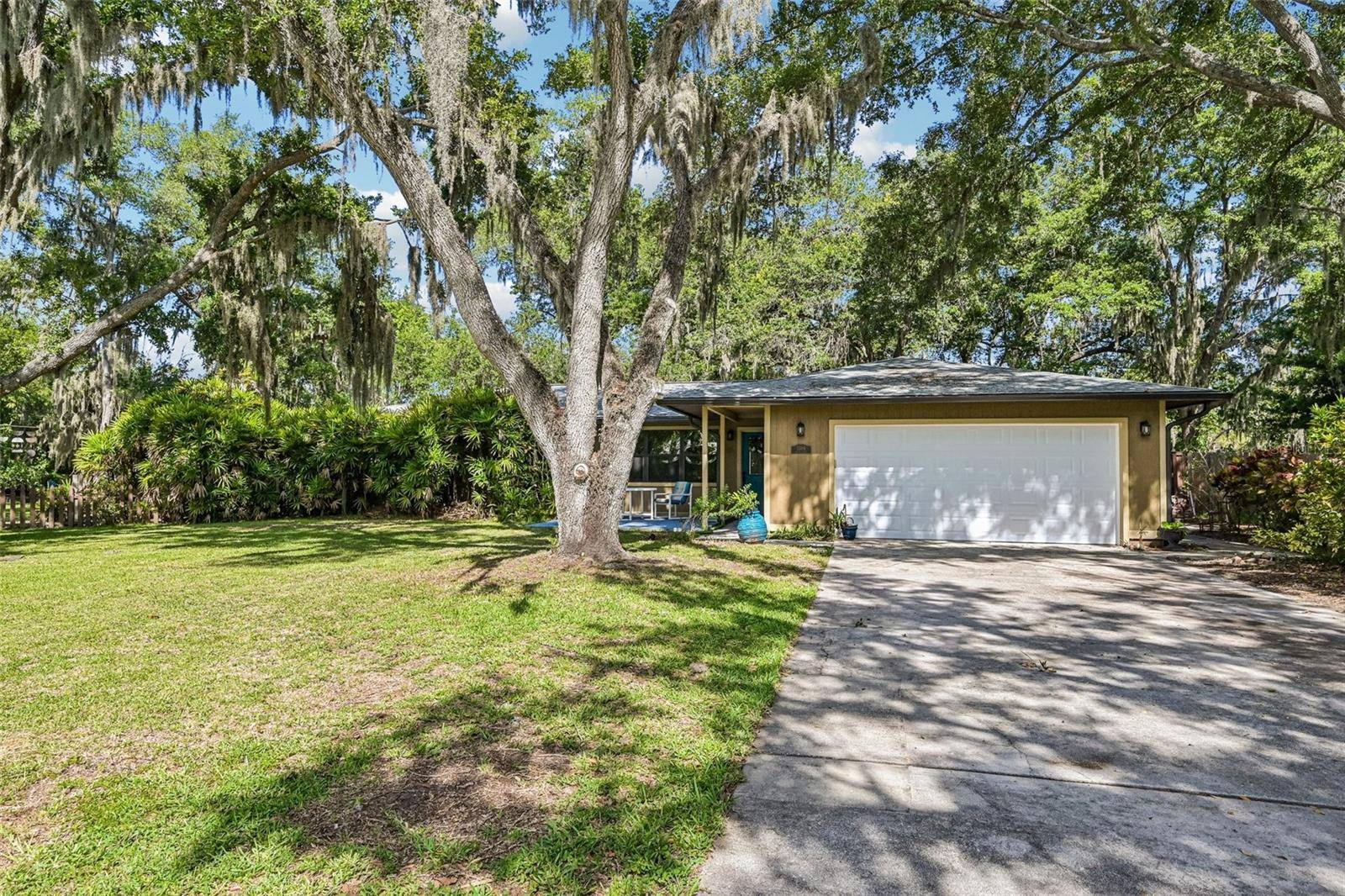 3304 SWAAN LN, Sarasota, FL 34235