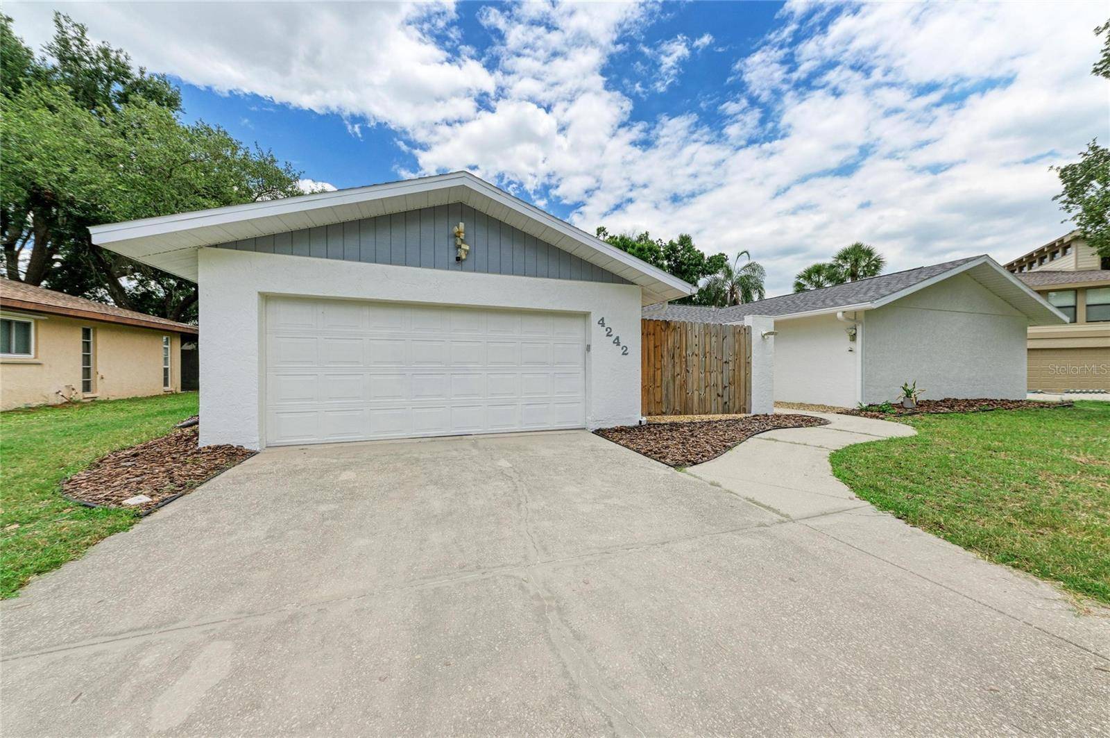 4242 DRYDEN CIR, Sarasota, FL 34241