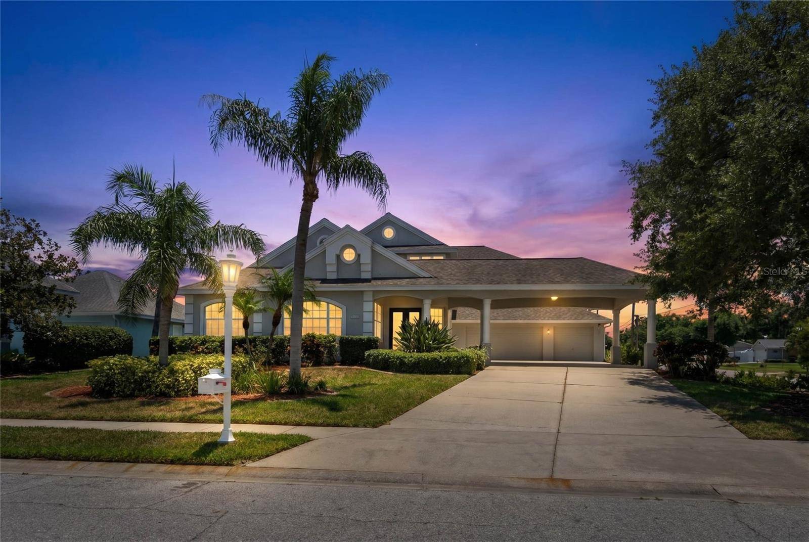 4306 BARRACUDA DR, Bradenton, FL 34208