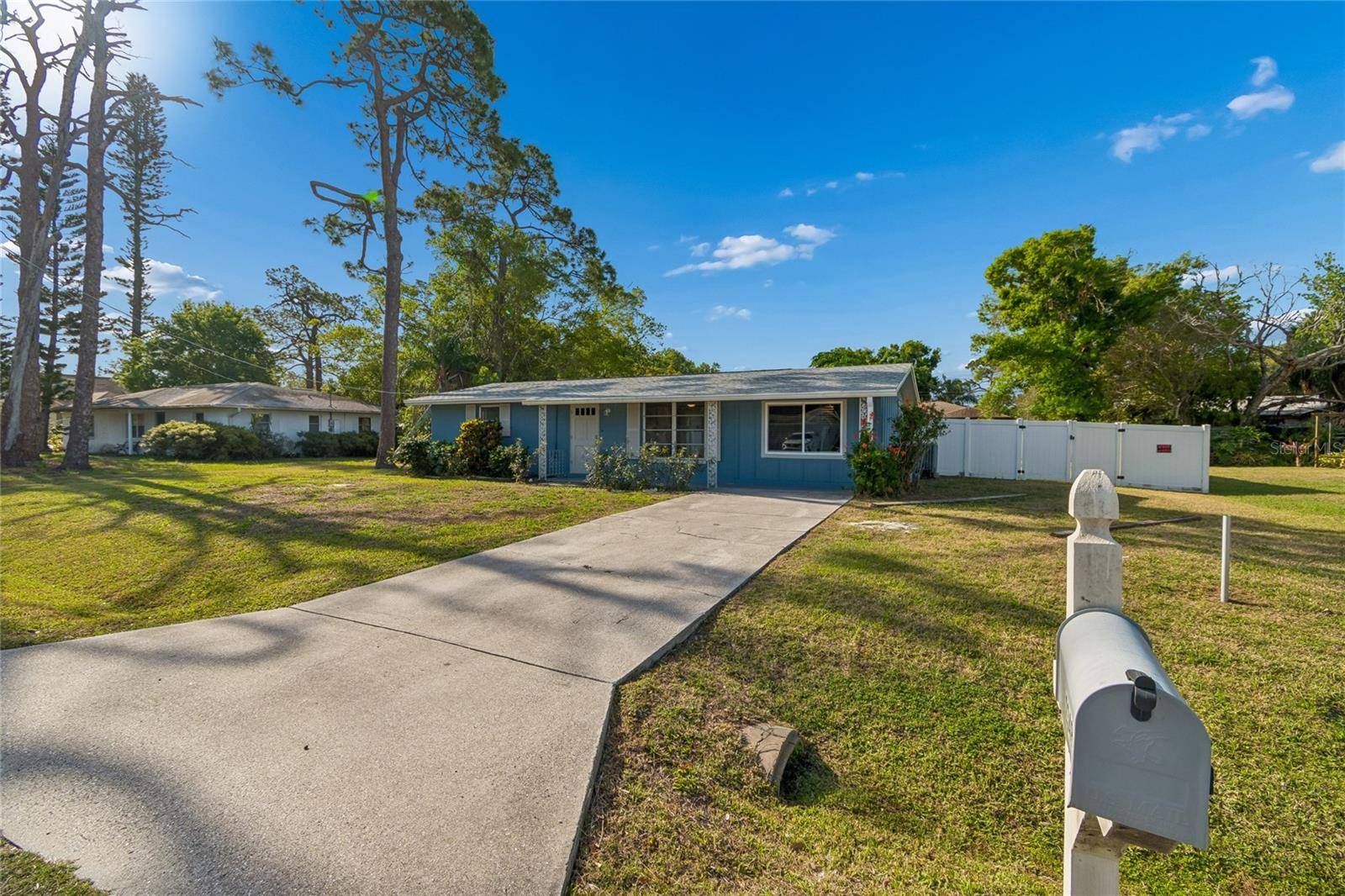 2348 DOUD ST, Sarasota, FL 34231