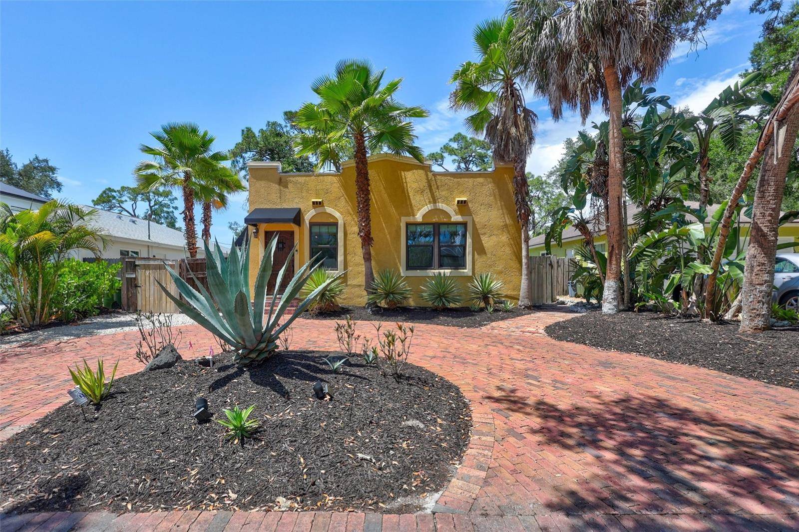 2437 FLOYD ST, Sarasota, FL 34239