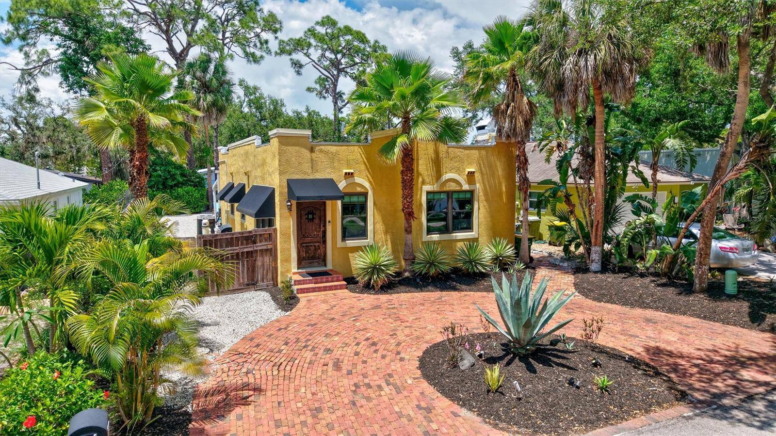 2437 FLOYD ST, Sarasota, FL 34239