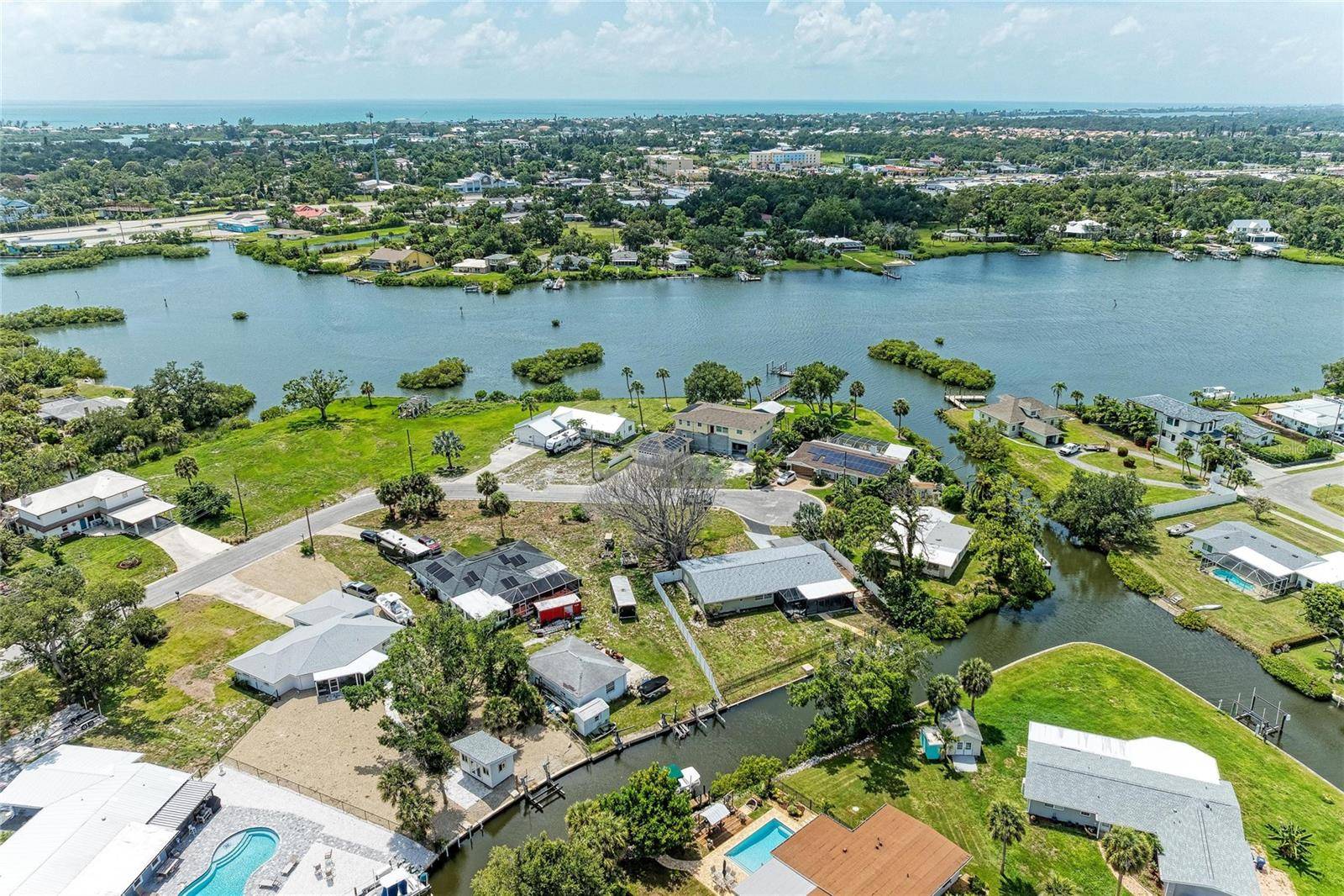 302 DONA DR, Nokomis, FL 34275