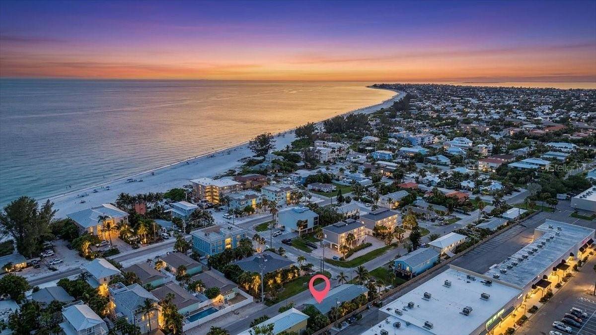 3303 6TH AVE #B, Holmes Beach, FL 34217