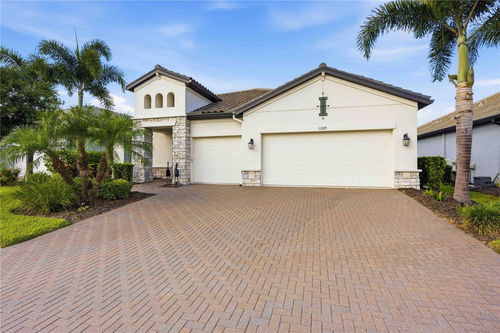 11329 MONTSERRAT DR, Venice, FL 34293