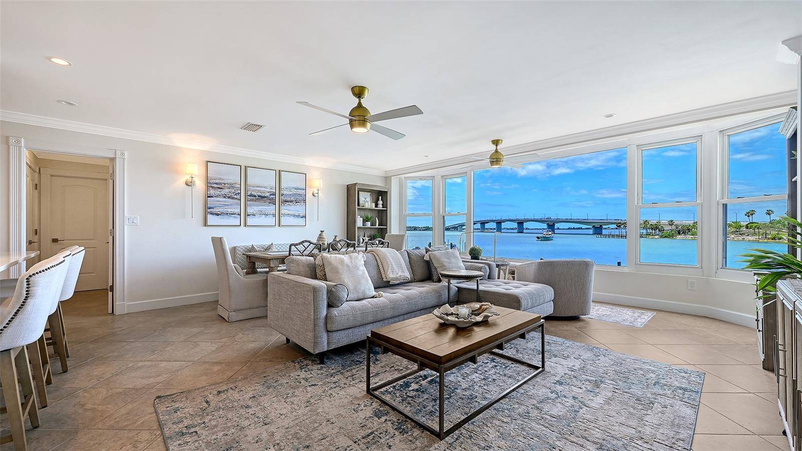 174 GOLDEN GATE POINT #22, Sarasota, FL 34236