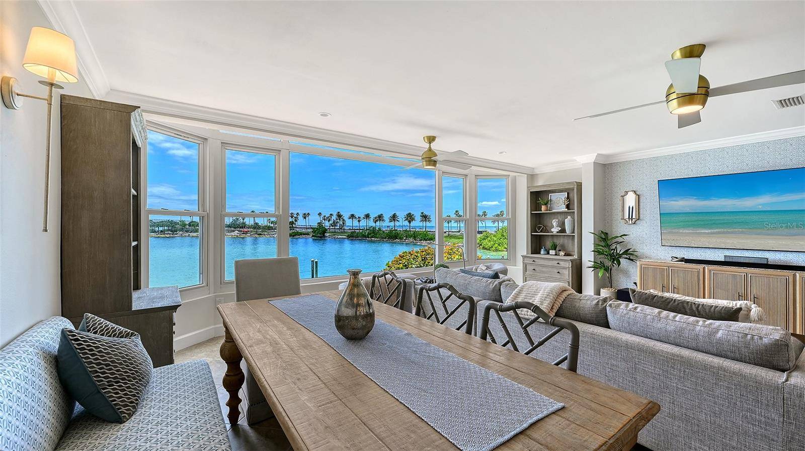 174 GOLDEN GATE POINT #22, Sarasota, FL 34236