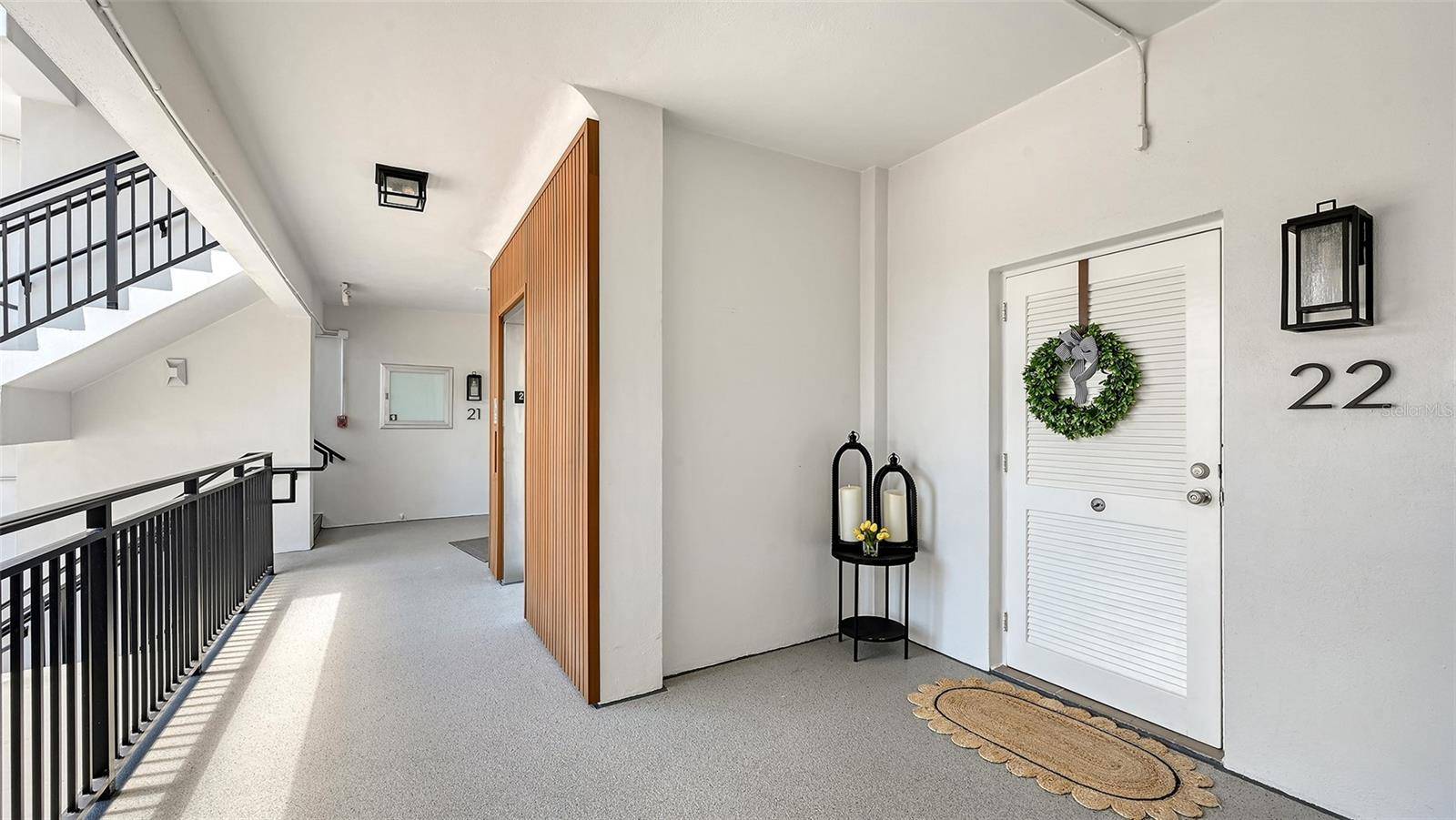 174 GOLDEN GATE POINT #22, Sarasota, FL 34236