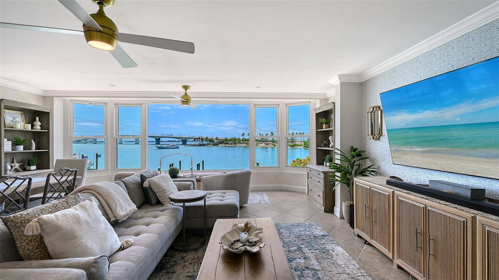 174 GOLDEN GATE POINT #22, Sarasota, FL 34236