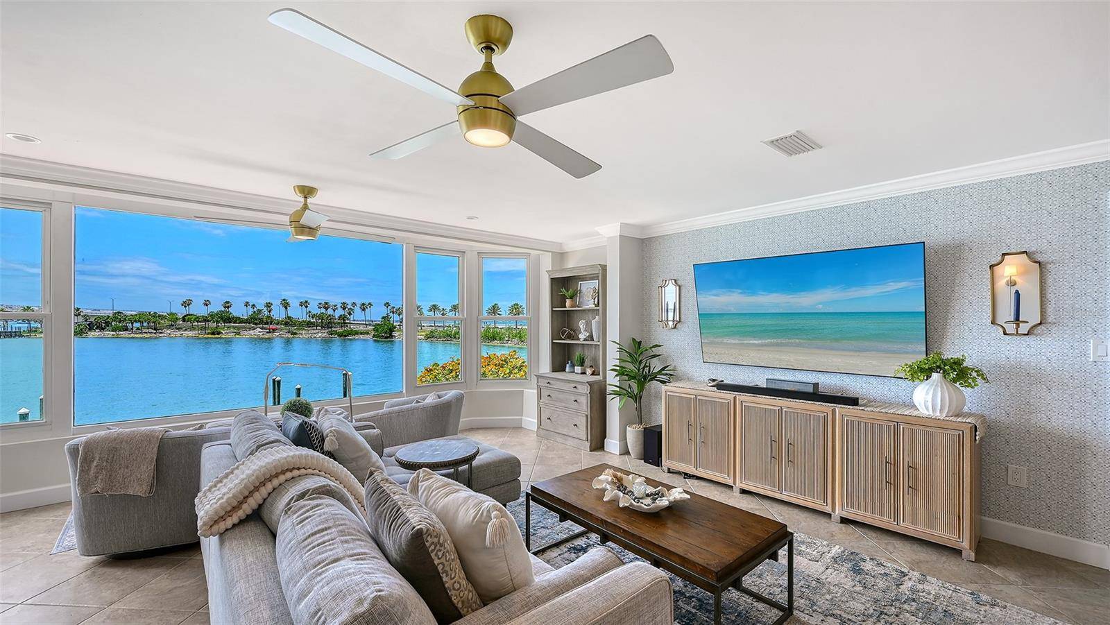 174 GOLDEN GATE POINT #22, Sarasota, FL 34236