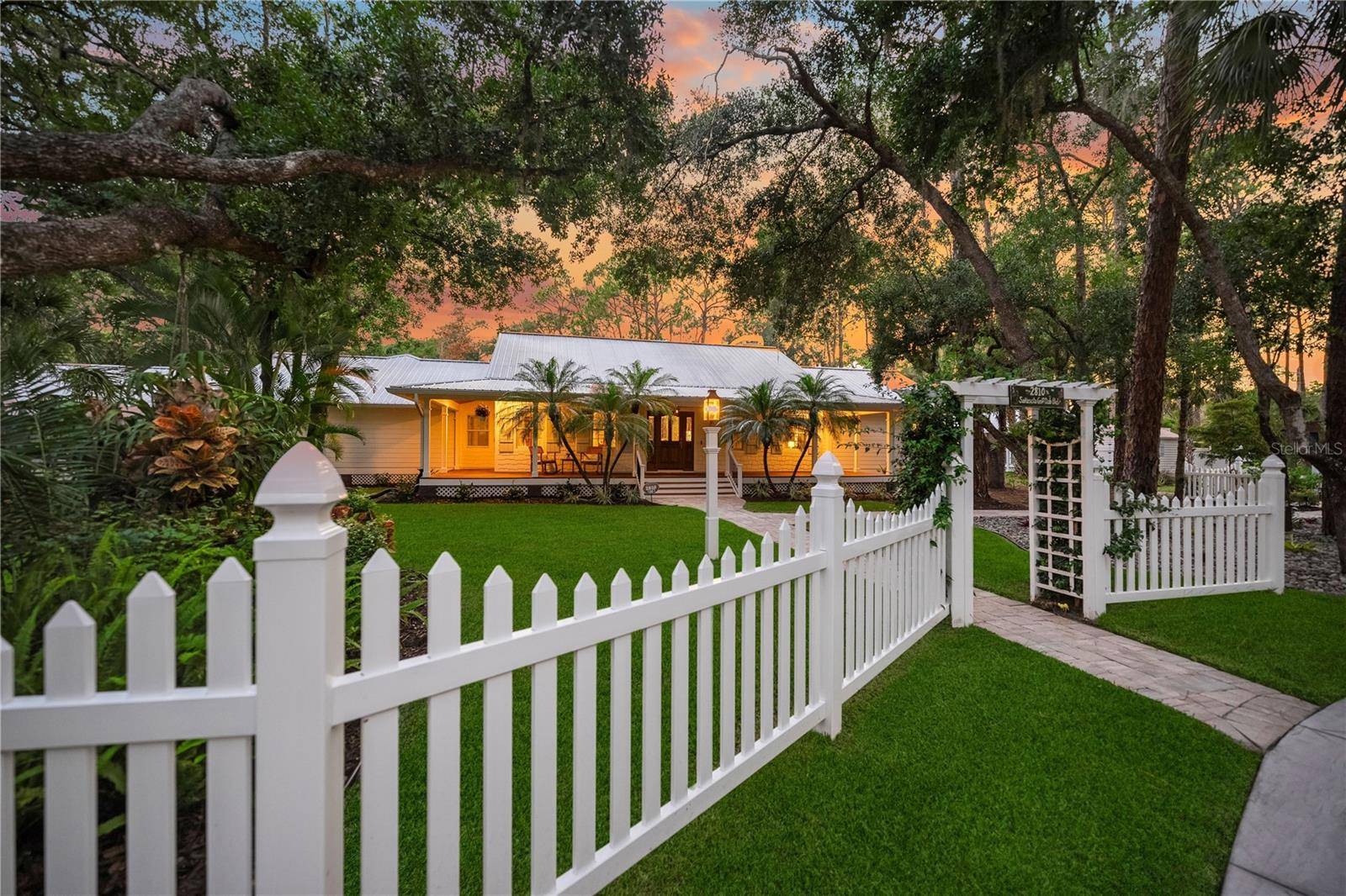 2810 SARASOTA GOLF CLUB BLVD, Sarasota, FL 34240