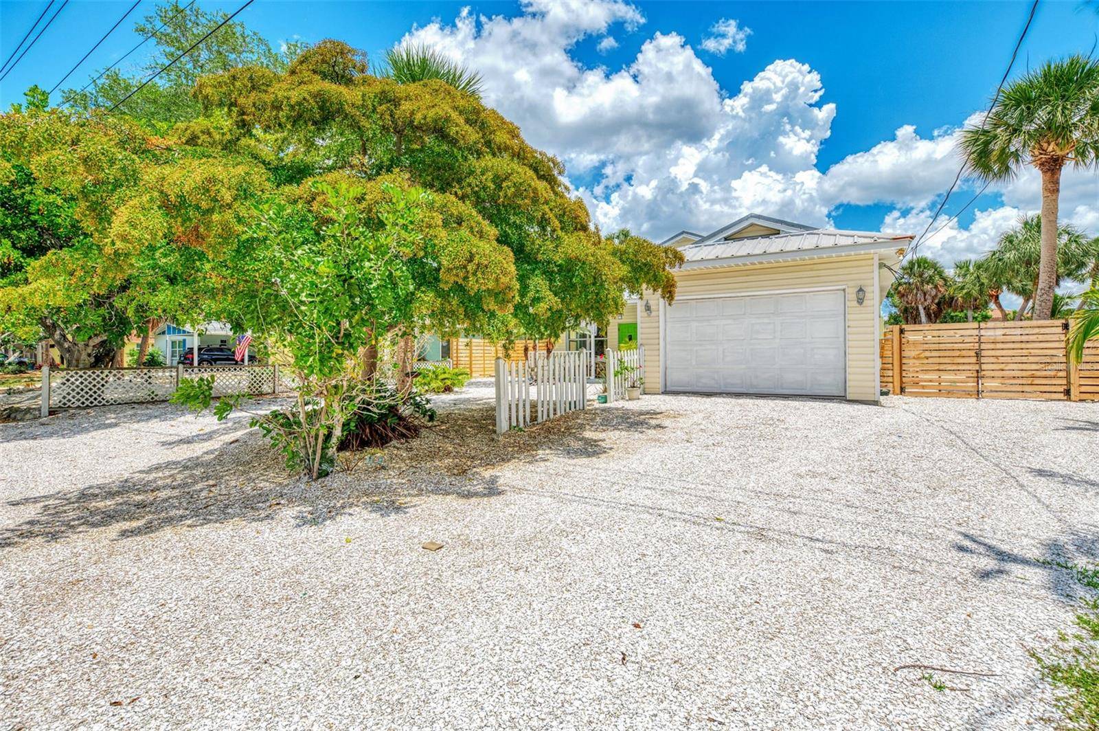 5253 AVENIDA DEL MARE, Sarasota, FL 34242