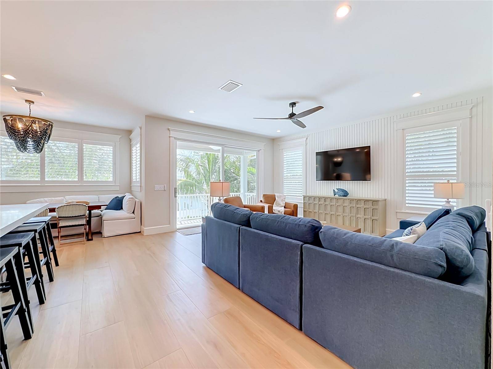 2918 GULF DR, Bradenton Beach, FL 34217