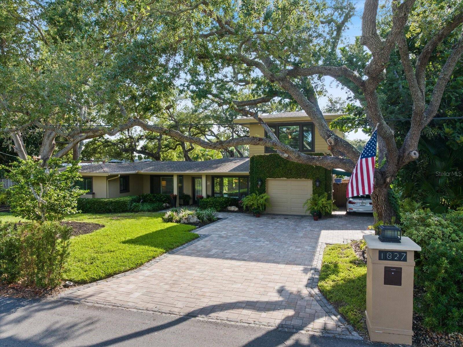 1827 BAYWOOD DR, Sarasota, FL 34231