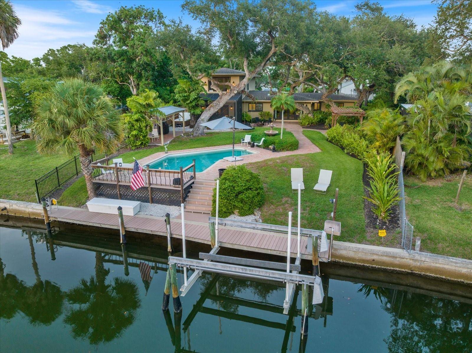 1827 BAYWOOD DR, Sarasota, FL 34231