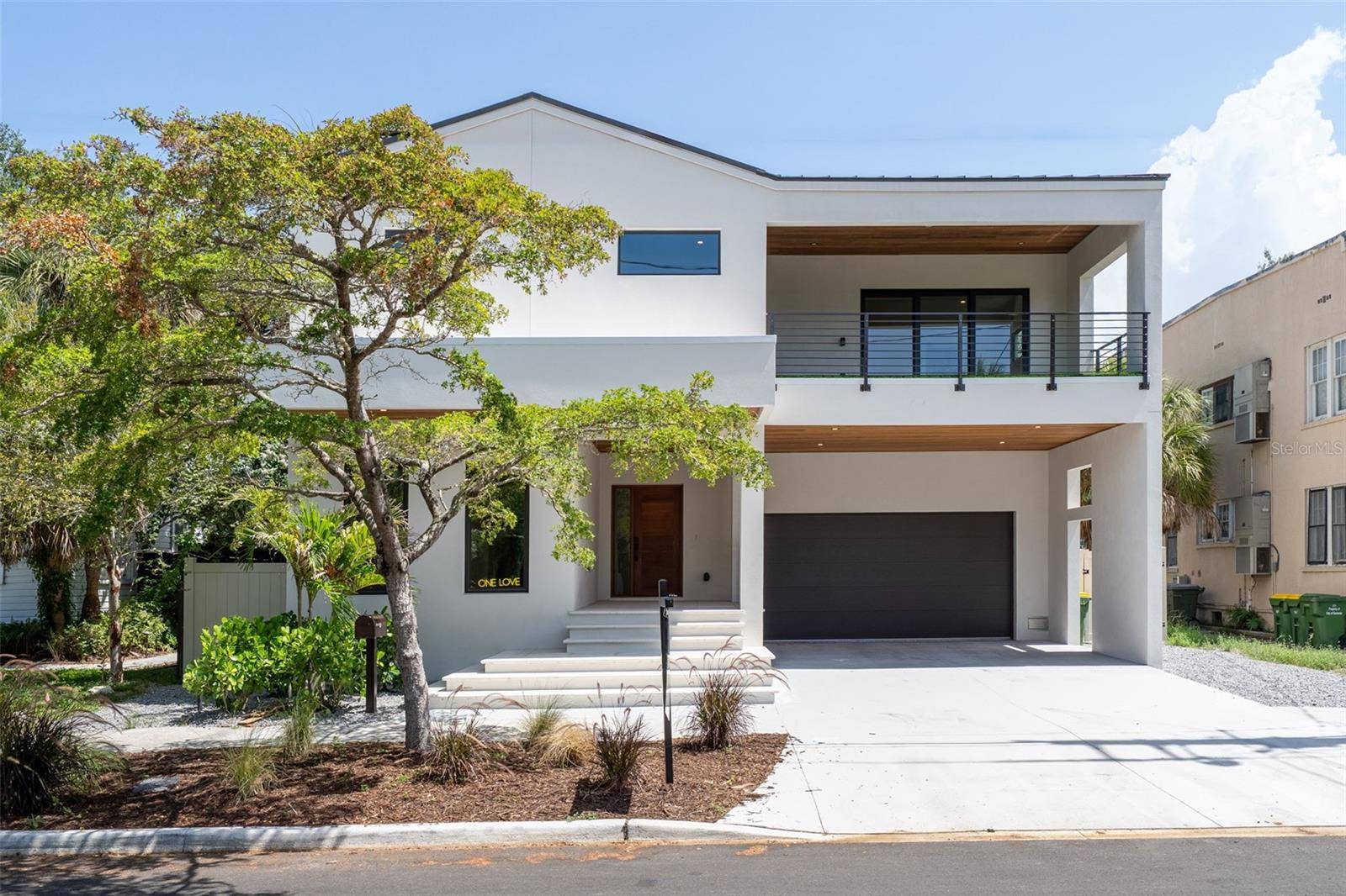 1681 OAK ST, Sarasota, FL 34236