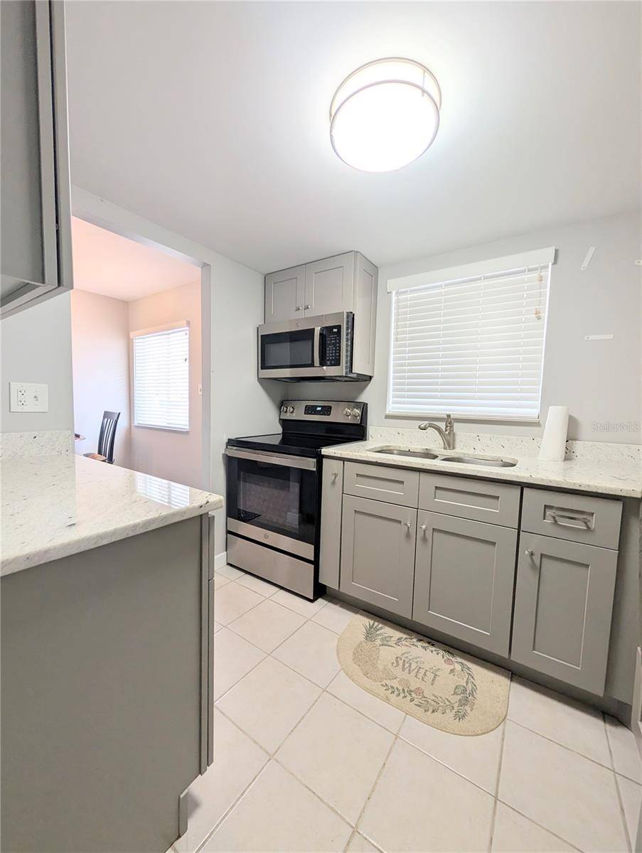 2008 CANAL DR #M3, Bradenton, FL 34207