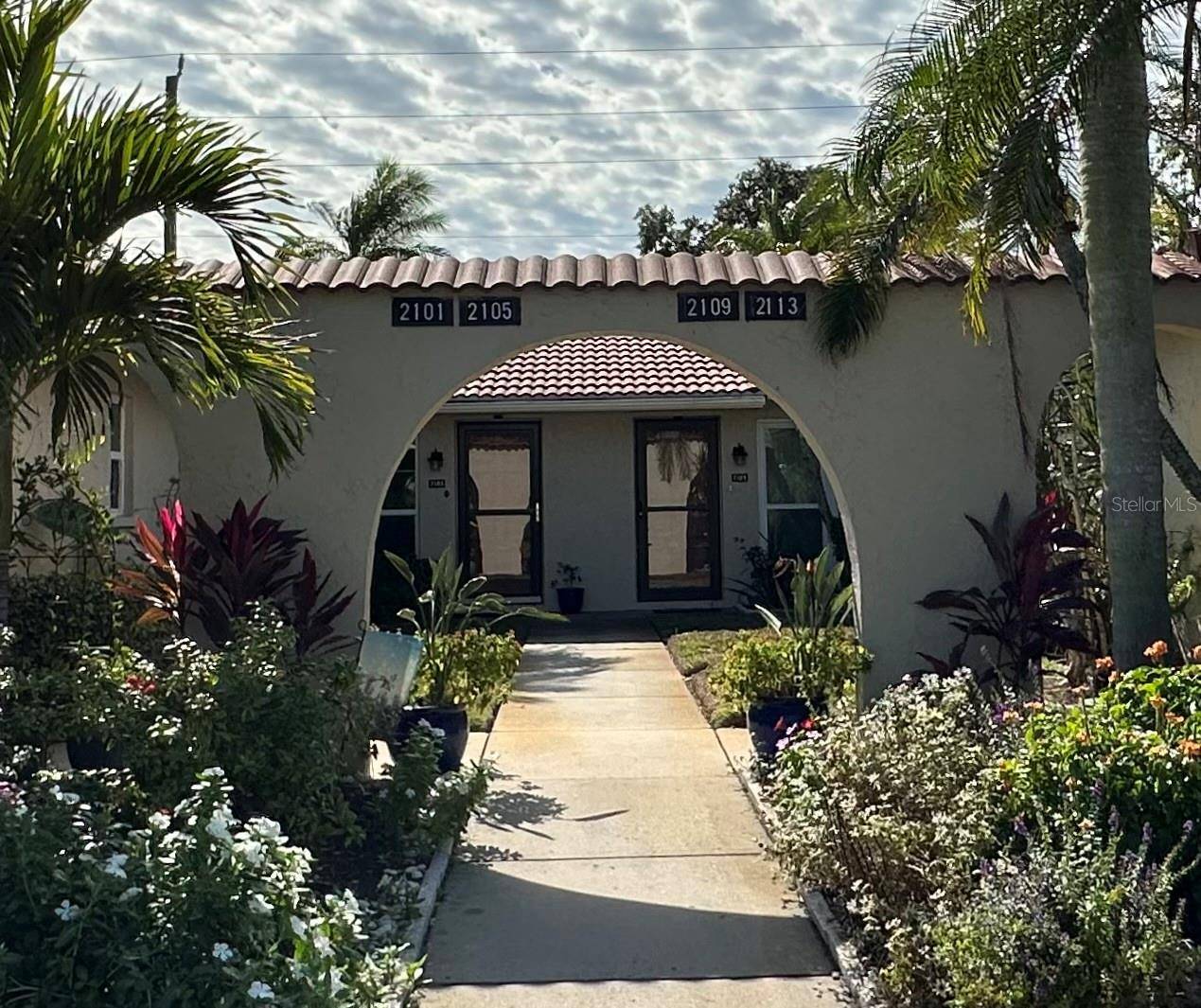 2105 PUEBLO CIR #V2, Sarasota, FL 34231