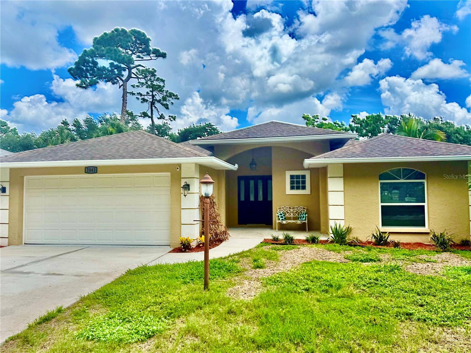 2043 OLD TRENTON LN, Sarasota, FL 34232
